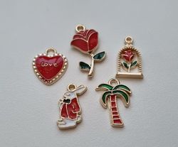 5 st röda berlocker hängen / charms