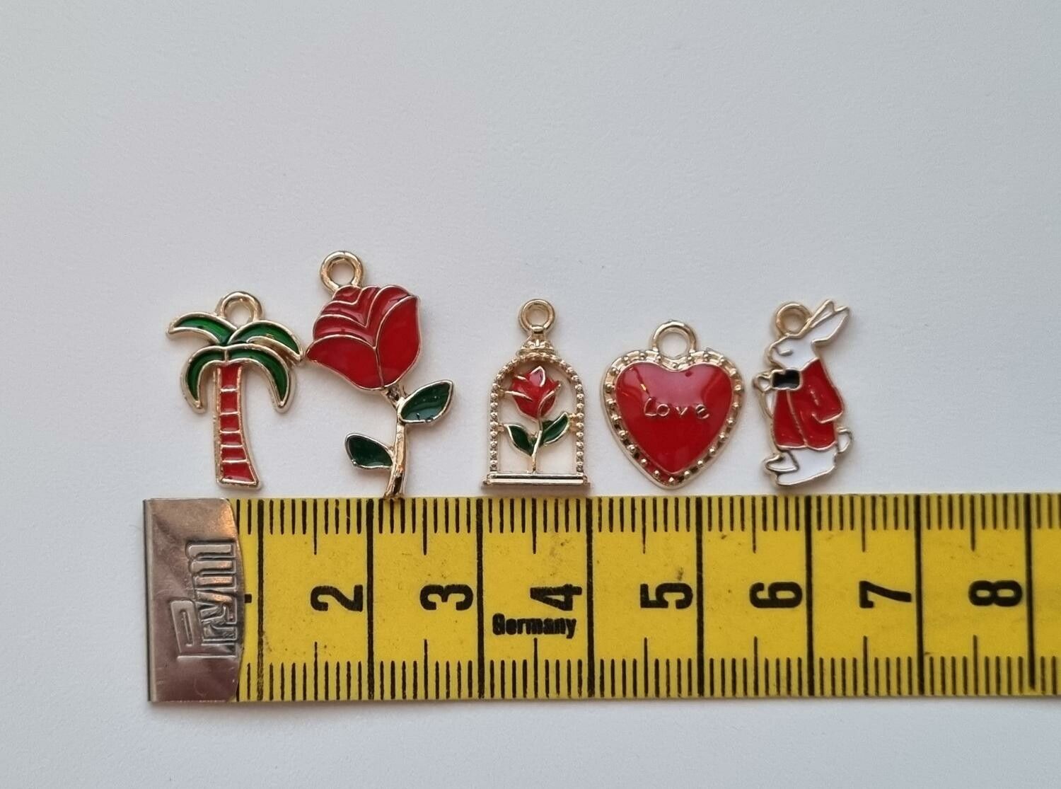 5 st röda berlocker hängen / charms