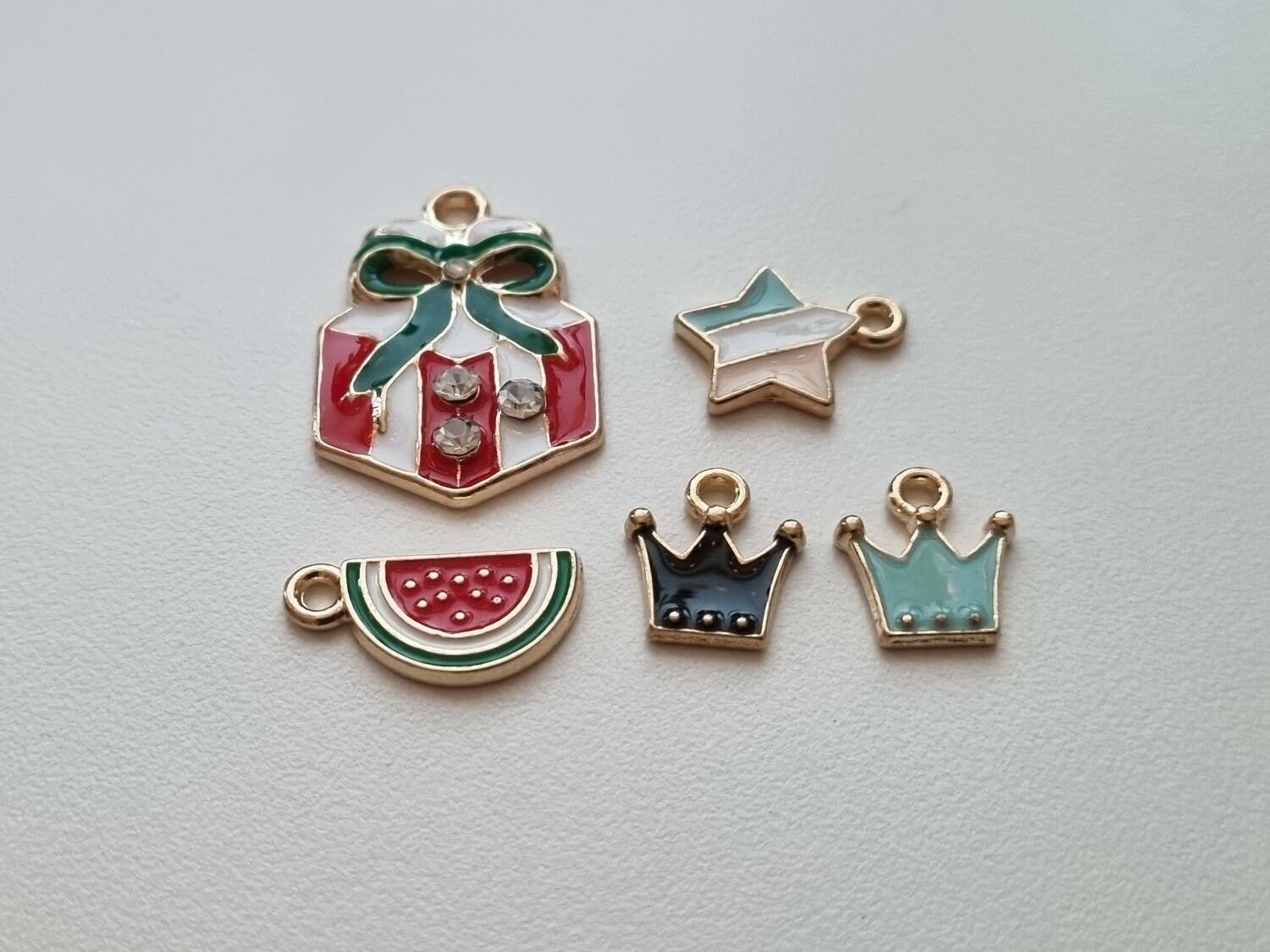 5 st Berlocker Charms (julklapp, stjärna, kungakronor och melon)