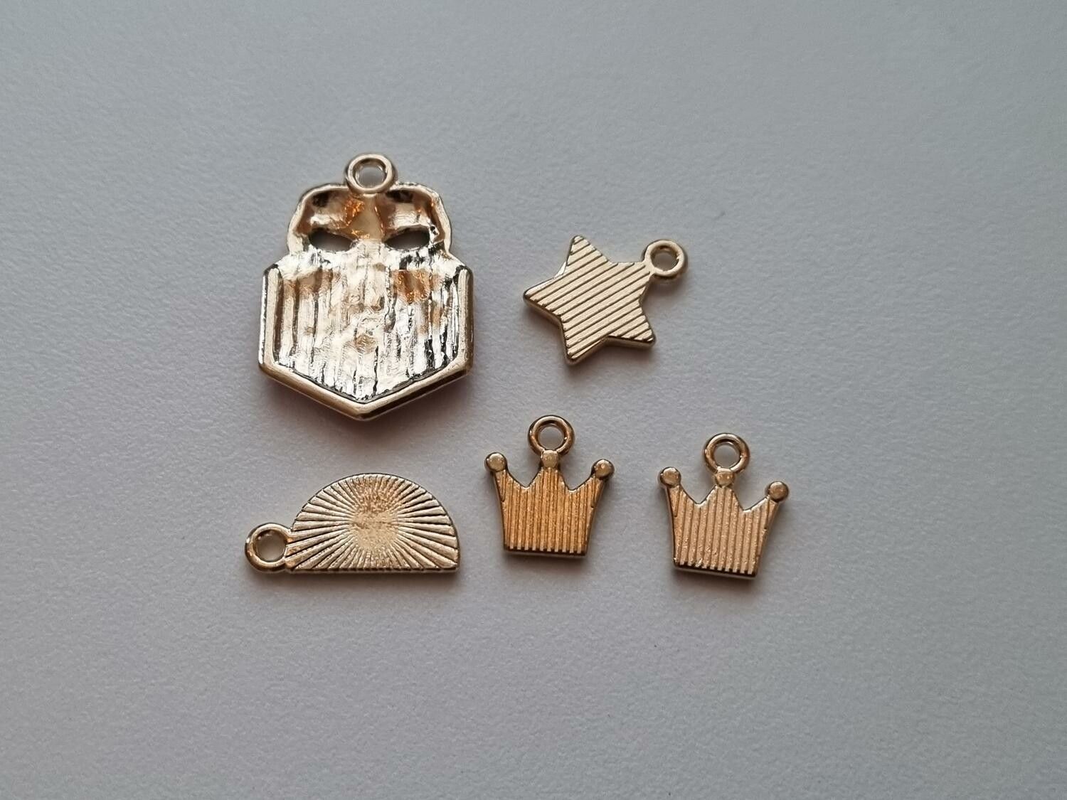5 st Berlocker Charms (julklapp, stjärna, kungakronor och melon)