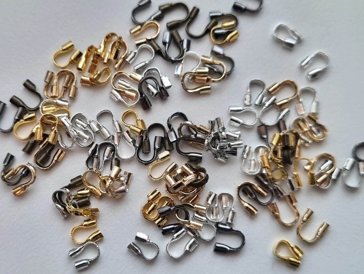 50 st Wire guards, smyckestillbehör (blandade färger)