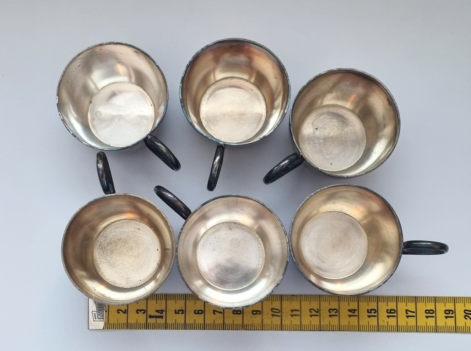 6 st koppar / muggar i nysilver (ESK N.S)