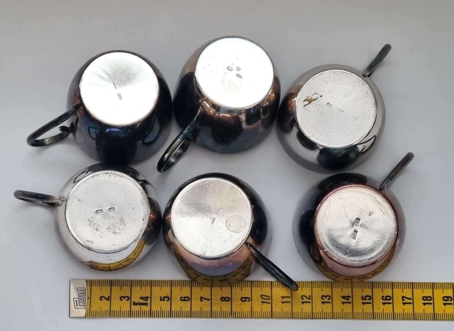 6 st koppar / muggar i nysilver (ESK N.S)