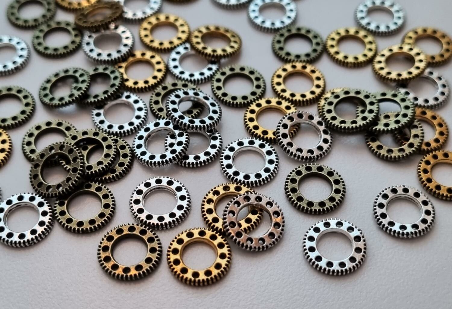 60 st kugghjul i steampunk, kuggar, gears minikugghjul (blandade färger, 10 mm)