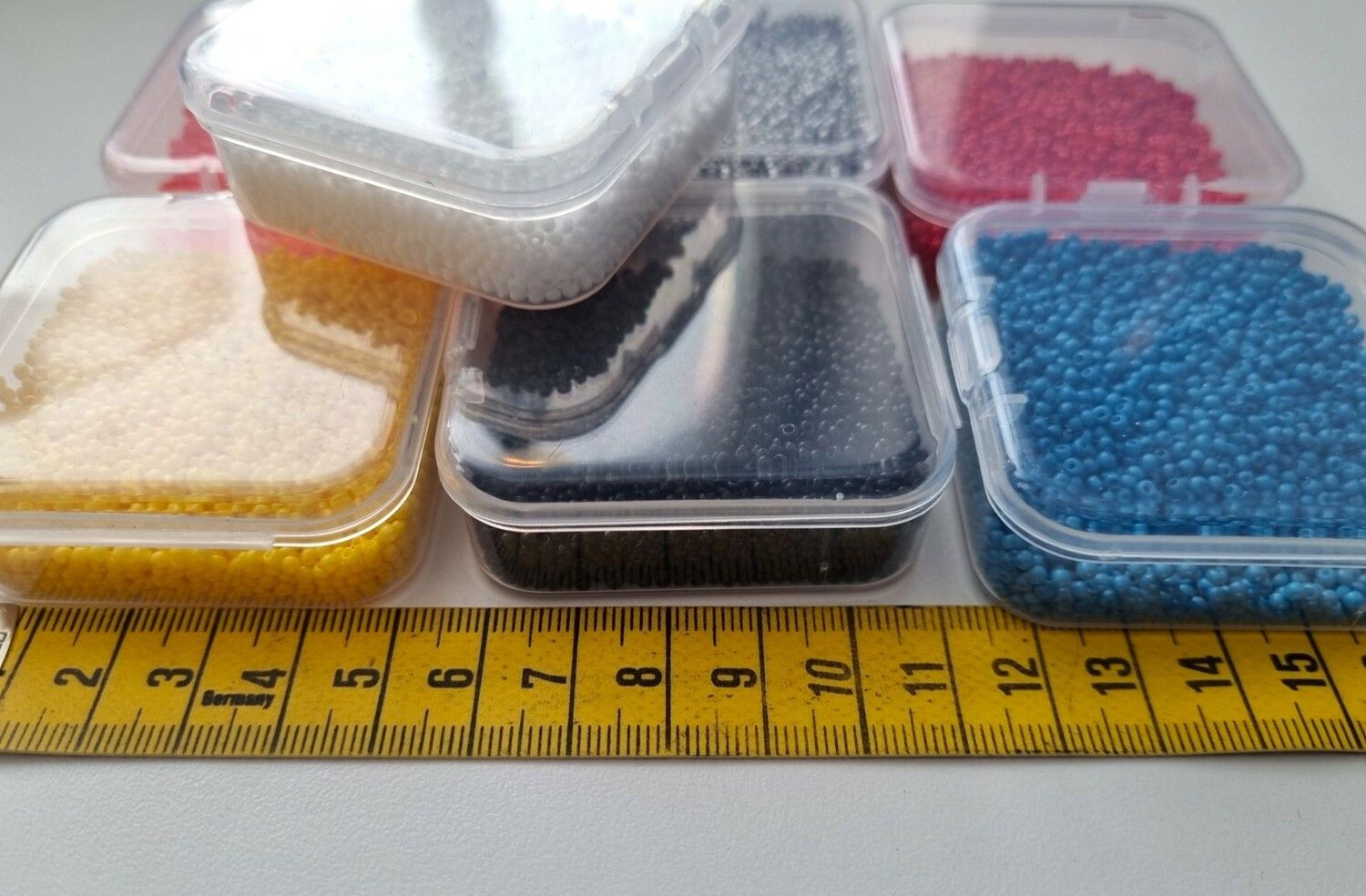 Ca 21.000 små pärlor, fröpärlor, glaspärlor (2 mm)