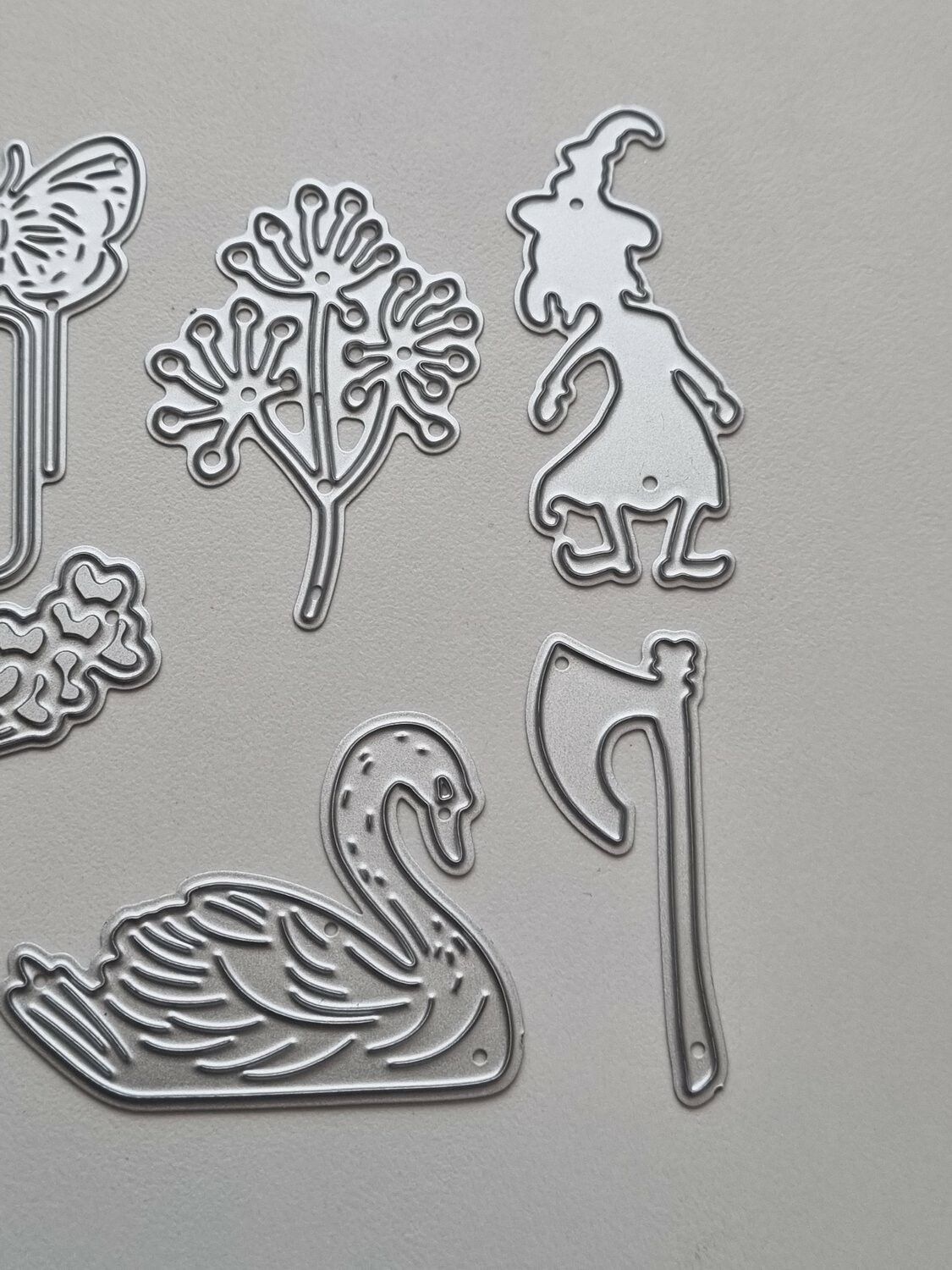 8 st dies, cutting dies till scrapbooking