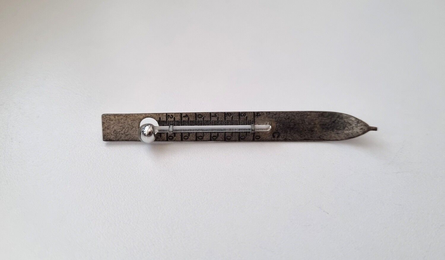 Brosch termometer