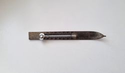 Brosch termometer