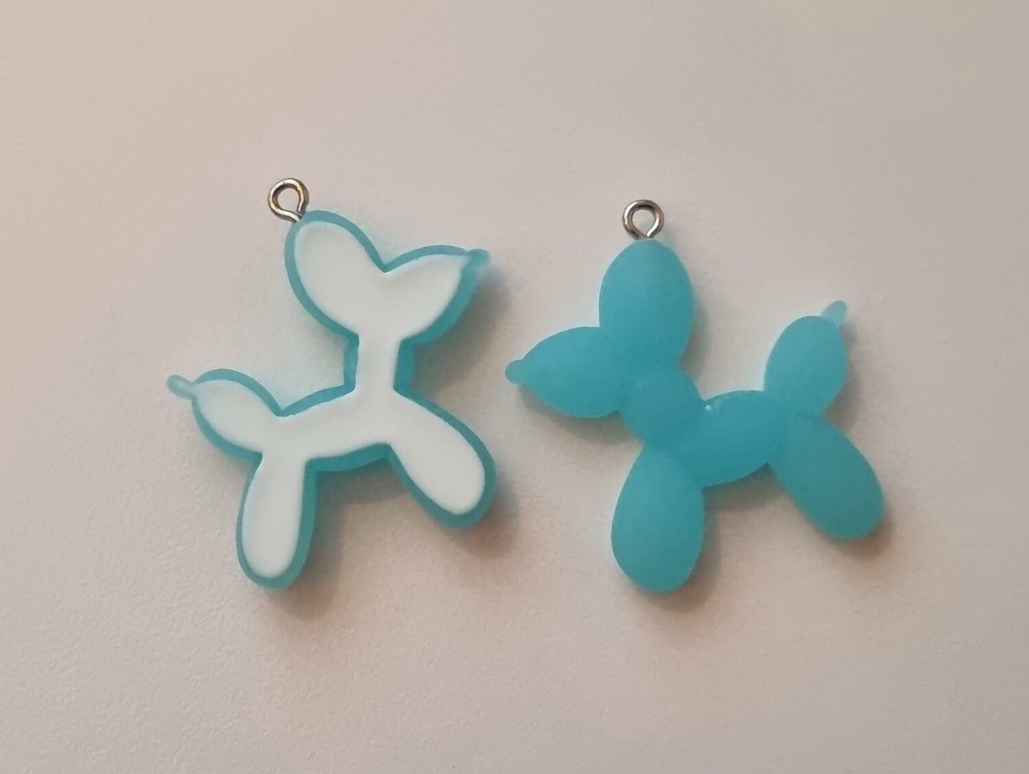 2 st blå/turkos ballonghundar, hundar - Miniatyrer berlocker charms