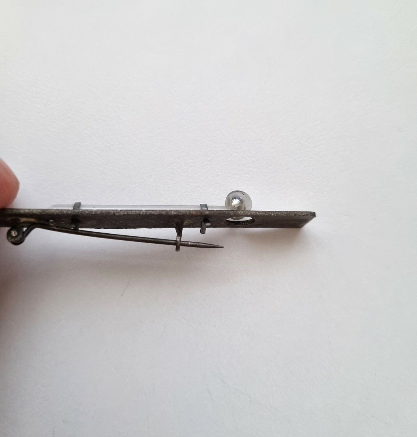 Brosch termometer