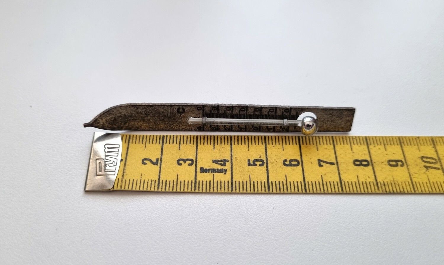 Brosch termometer