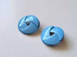 Blå clips, örhängesclips