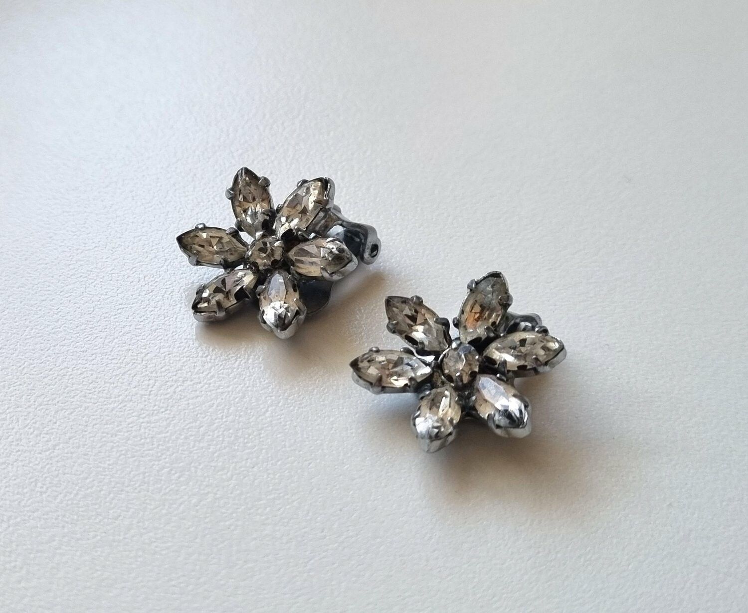 Silverfärgade Clips / örhängen