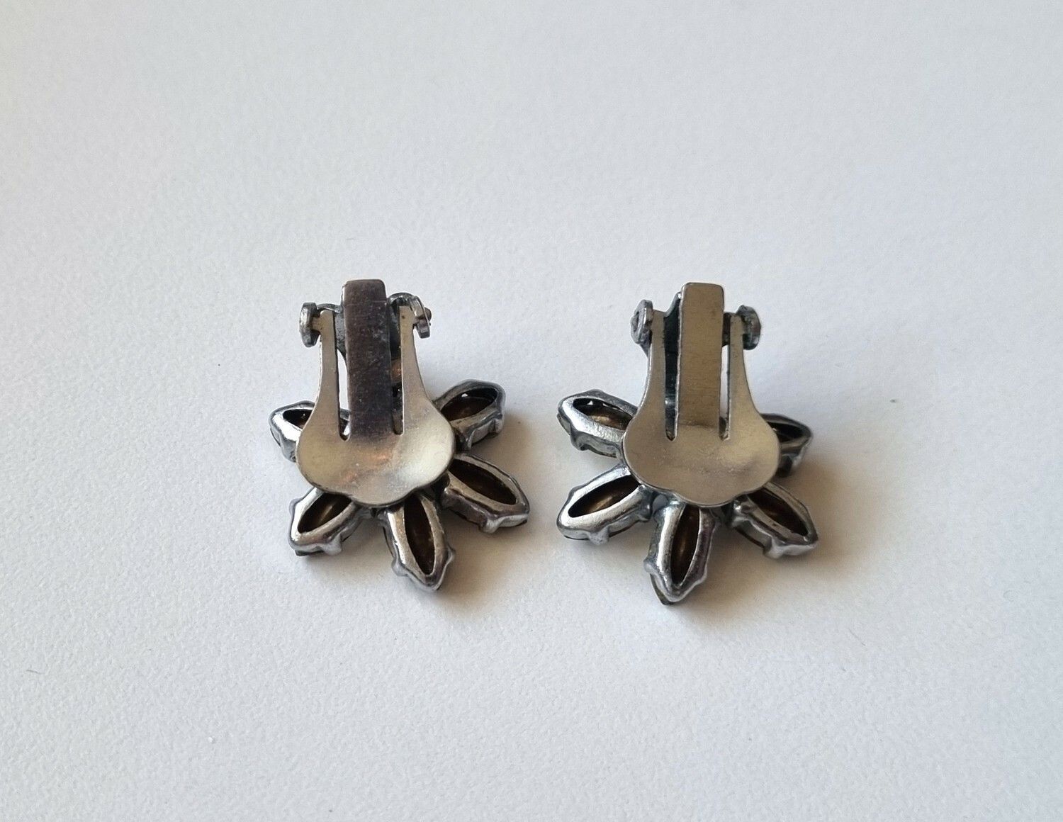 Silverfärgade Clips / örhängen
