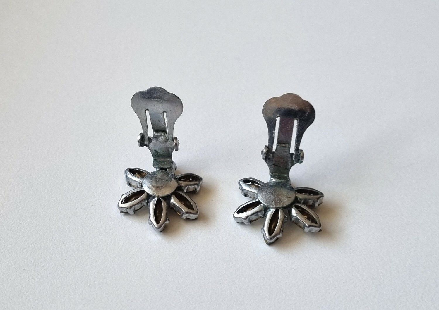 Silverfärgade Clips / örhängen