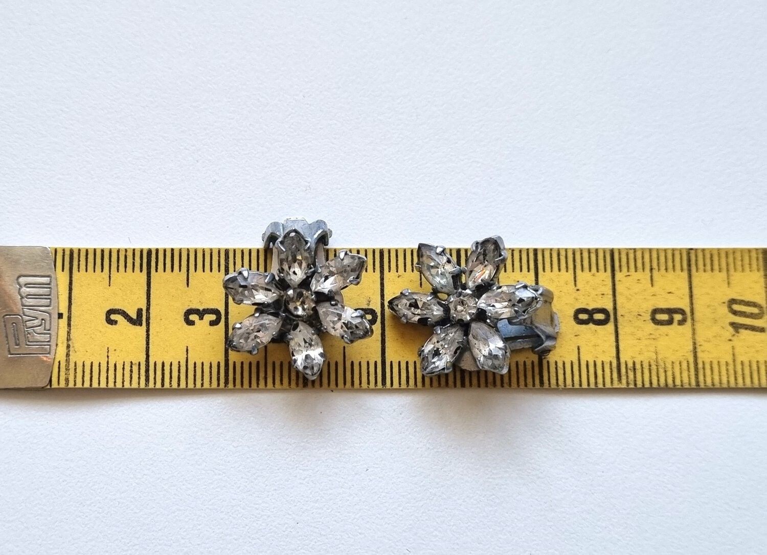 Silverfärgade Clips / örhängen