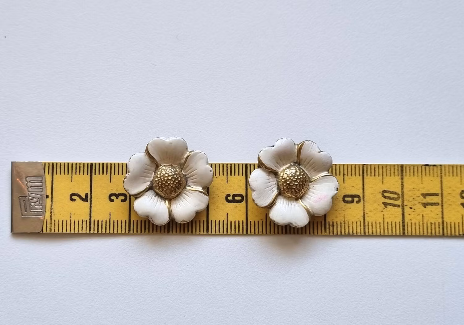 clips / örhängen Blommor