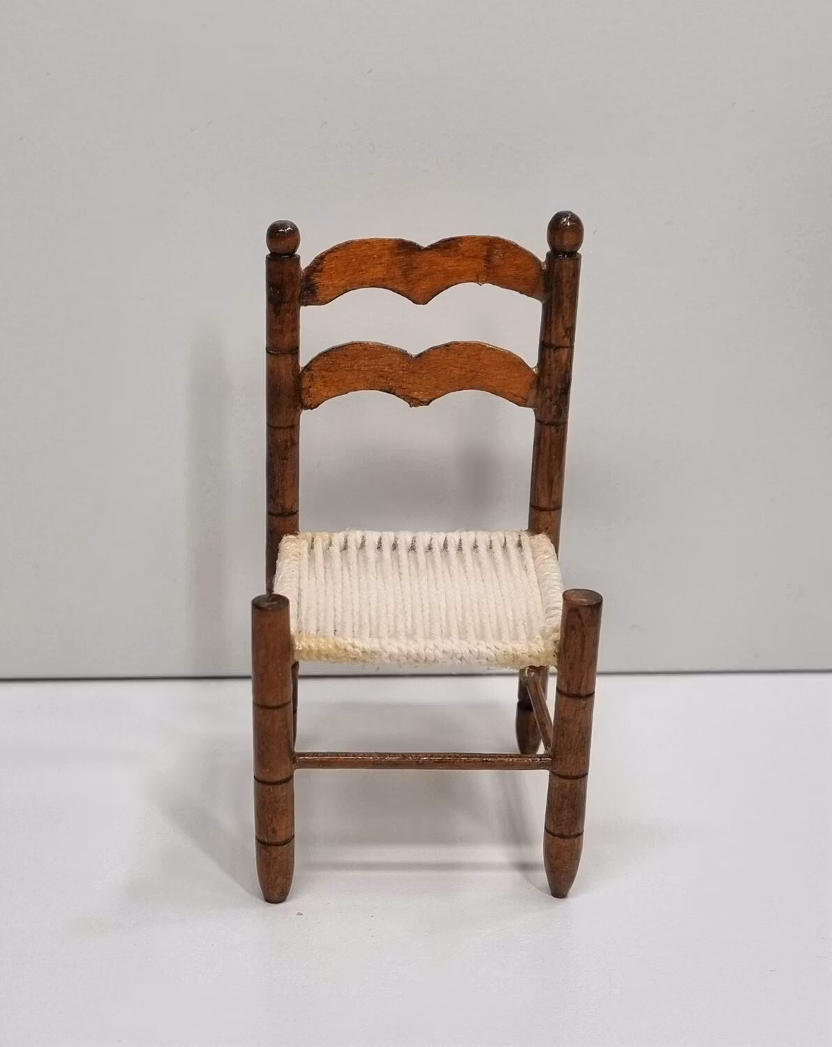 Dockskåpsmöbel, stol