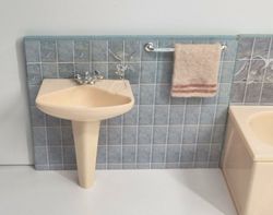 Dockskåpsmöbler till badrum. För dockskåp