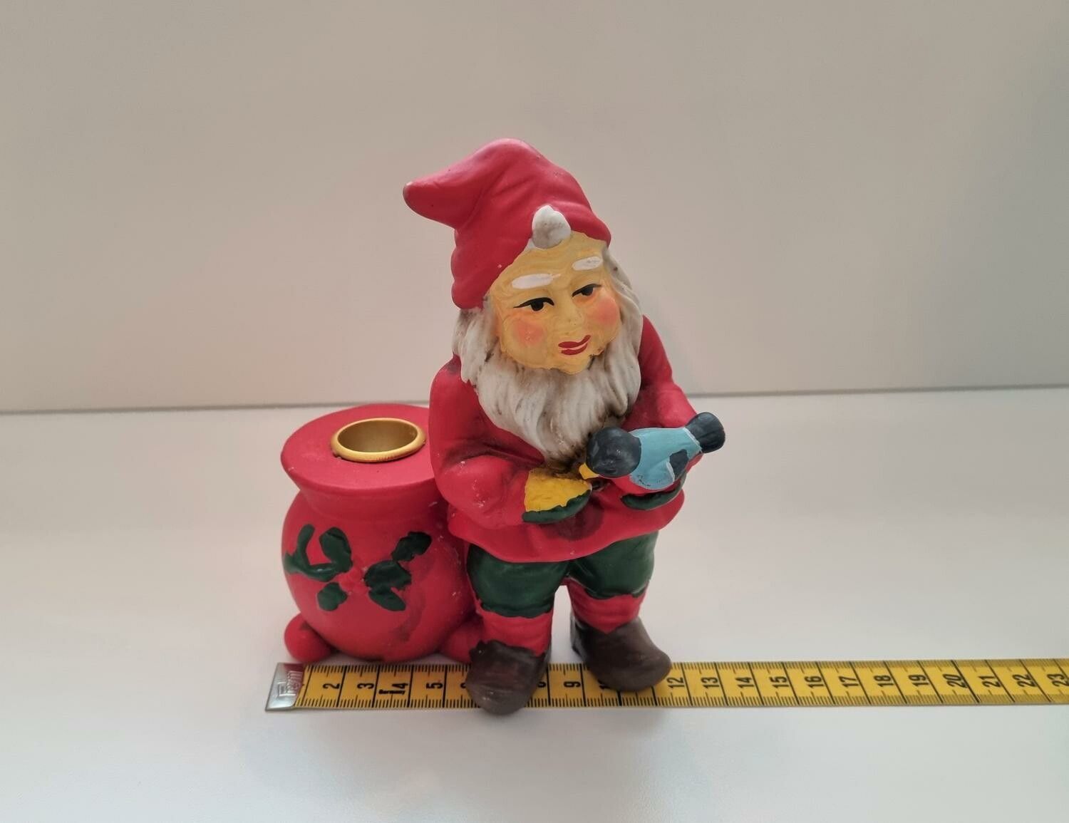 Handmålad figurin, jultomte med plats för ljus (308 gram)