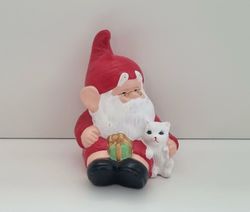 Handmålad figurin, jultomte med katt (247 gram)