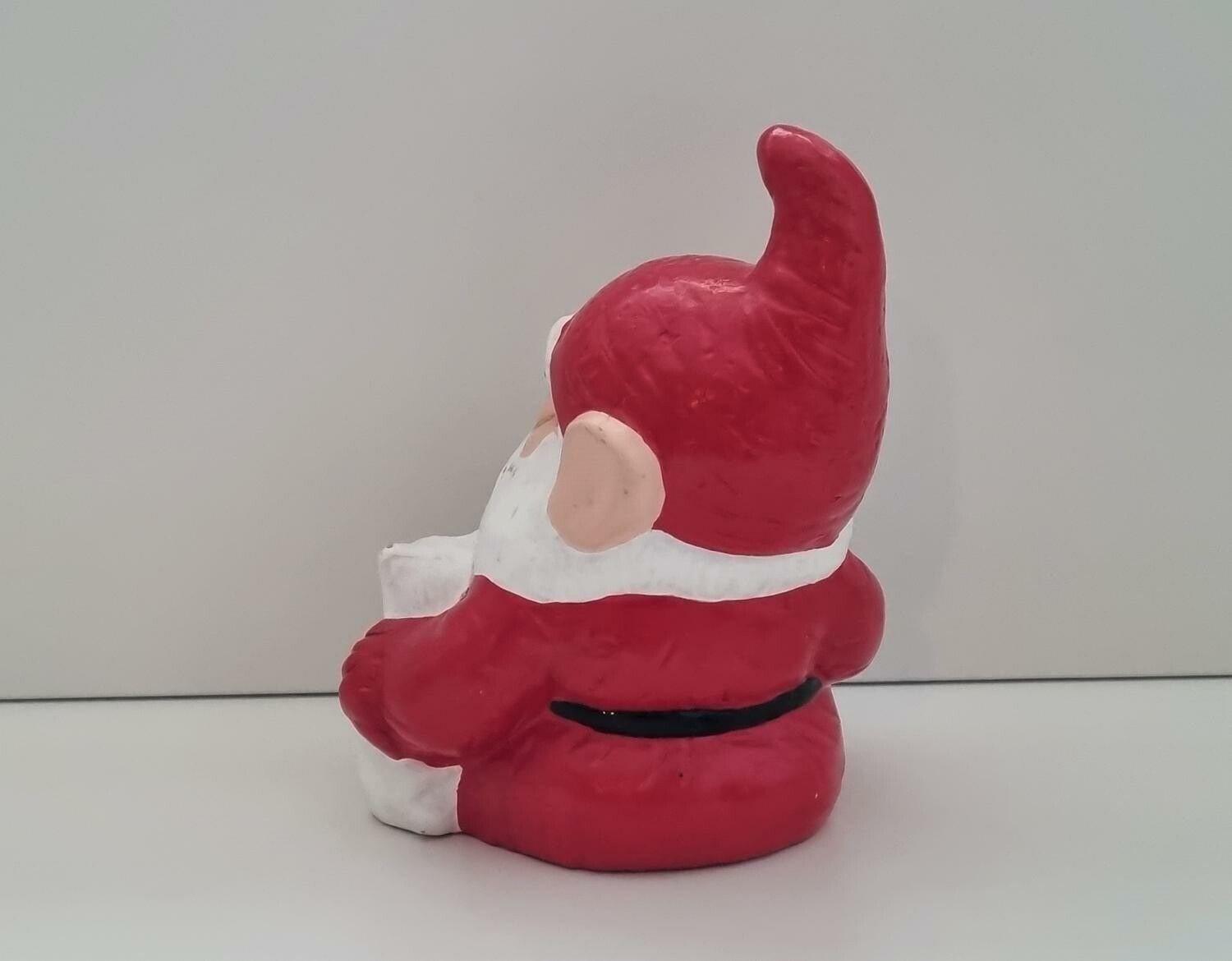 Handmålad figurin, jultomte med katt (247 gram)