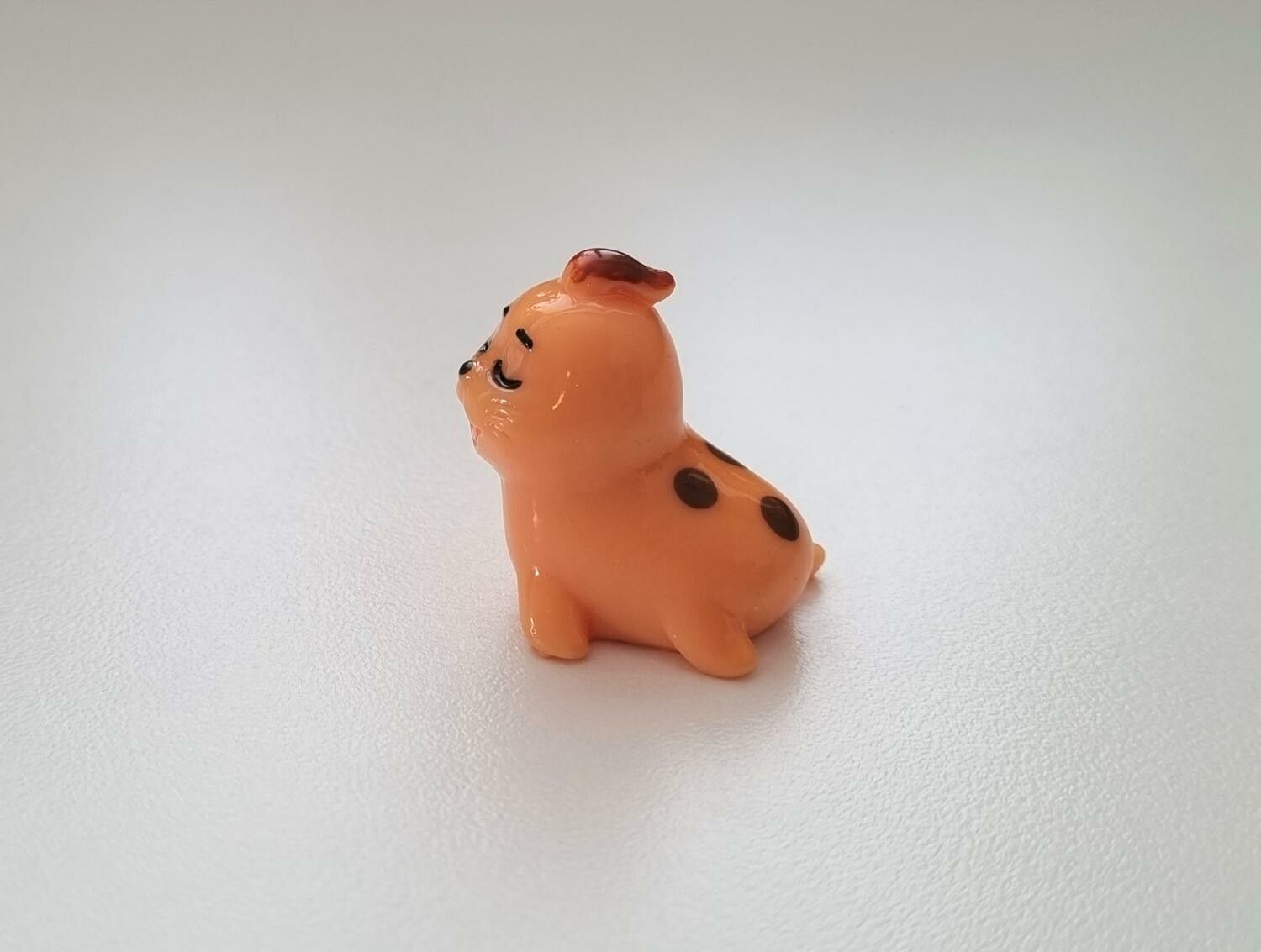 1 st säl, minisäl. Miniatyrer / figuriner för dockskåpet, tittskåp mm