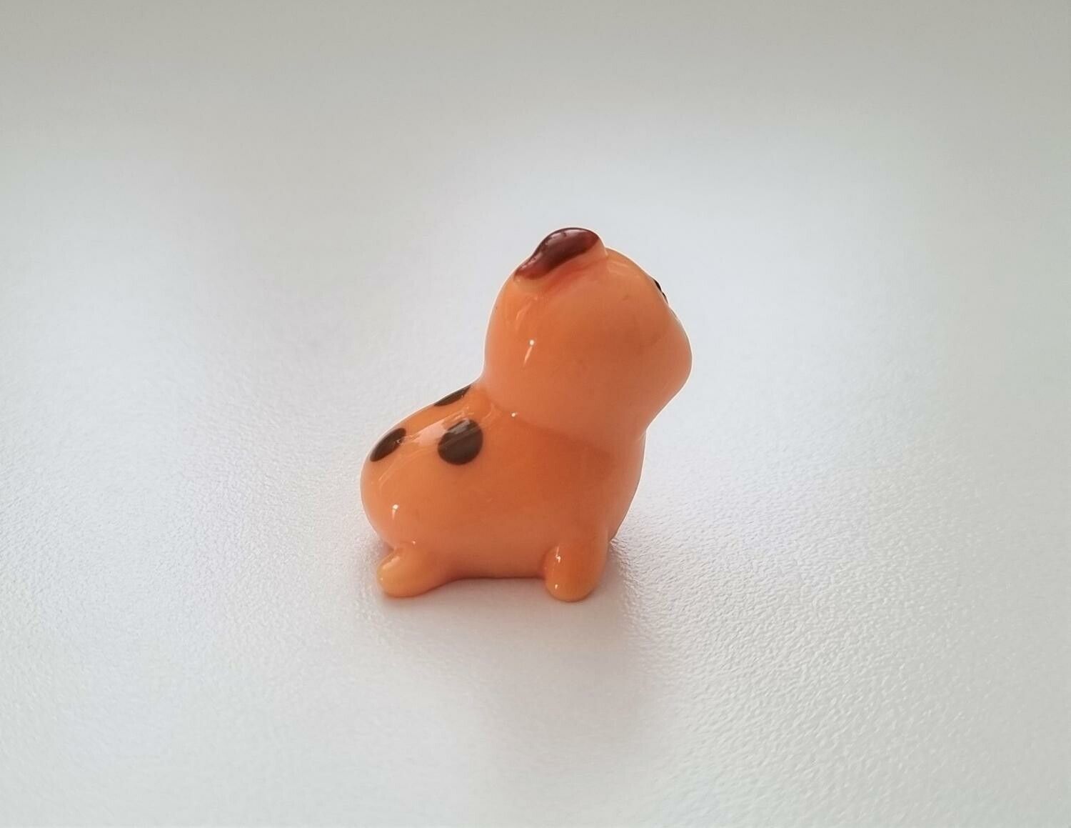 1 st säl, minisäl. Miniatyrer / figuriner för dockskåpet, tittskåp mm