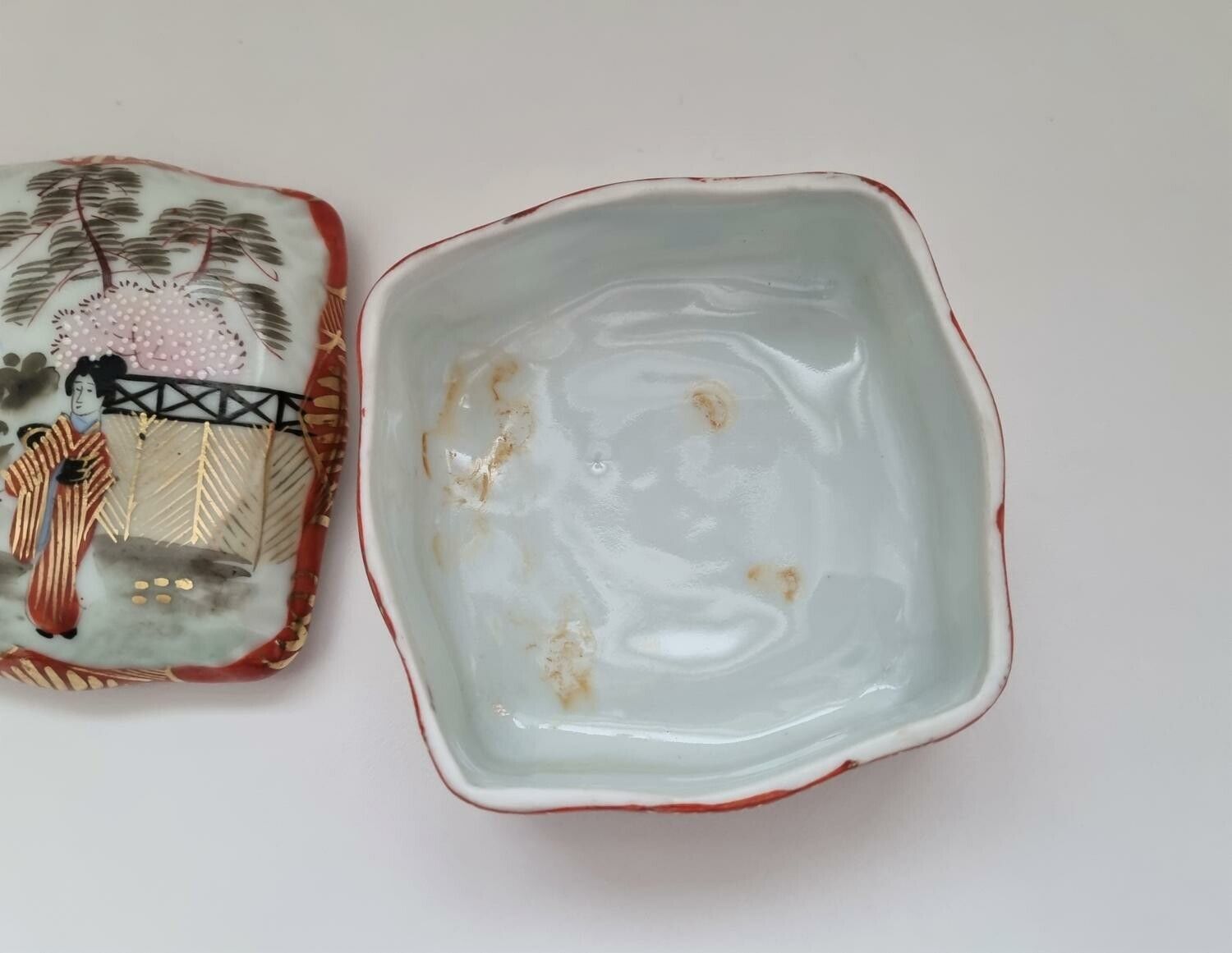 1 st japansk porslinsask med lock