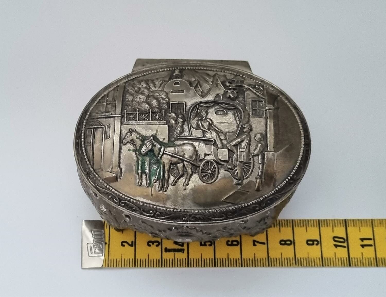 Detaljrik liten smyckesask, smyckeslåda