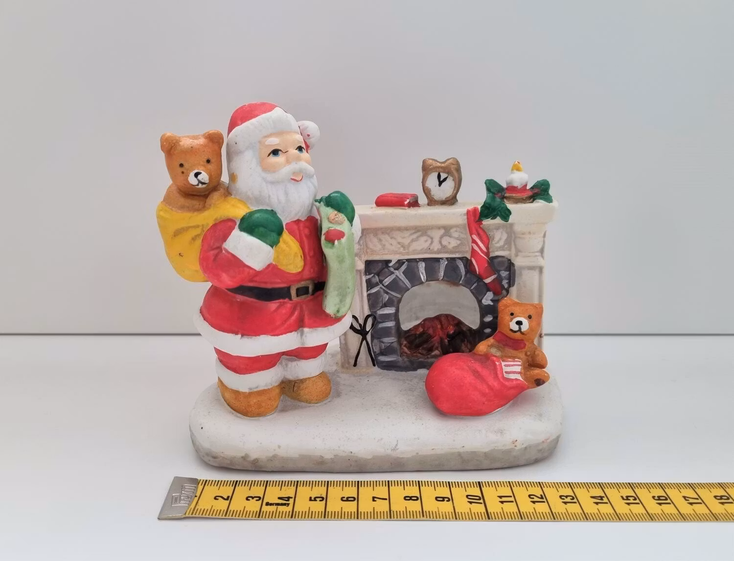 Handmålad stor figurin med jultema (588 gram)