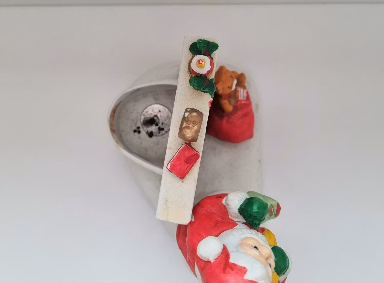 Handmålad stor figurin med jultema (588 gram)