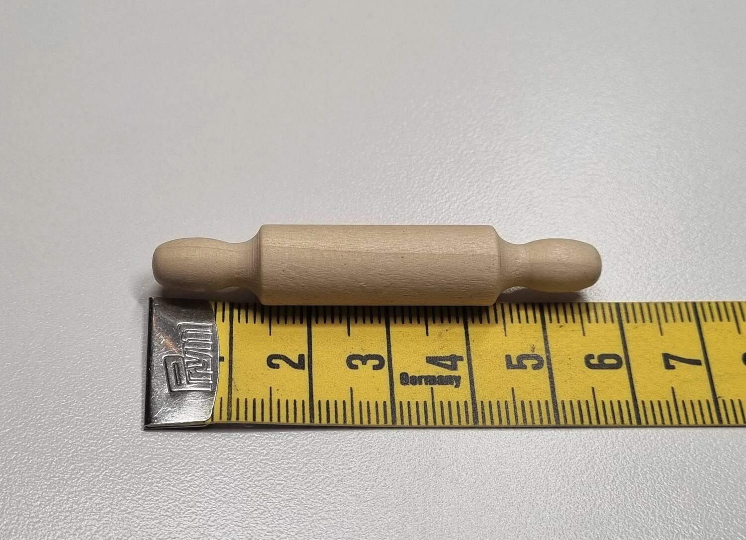 Brödkavel, kavel i trä - Miniatyr till dockskåp, tittskåp med mera