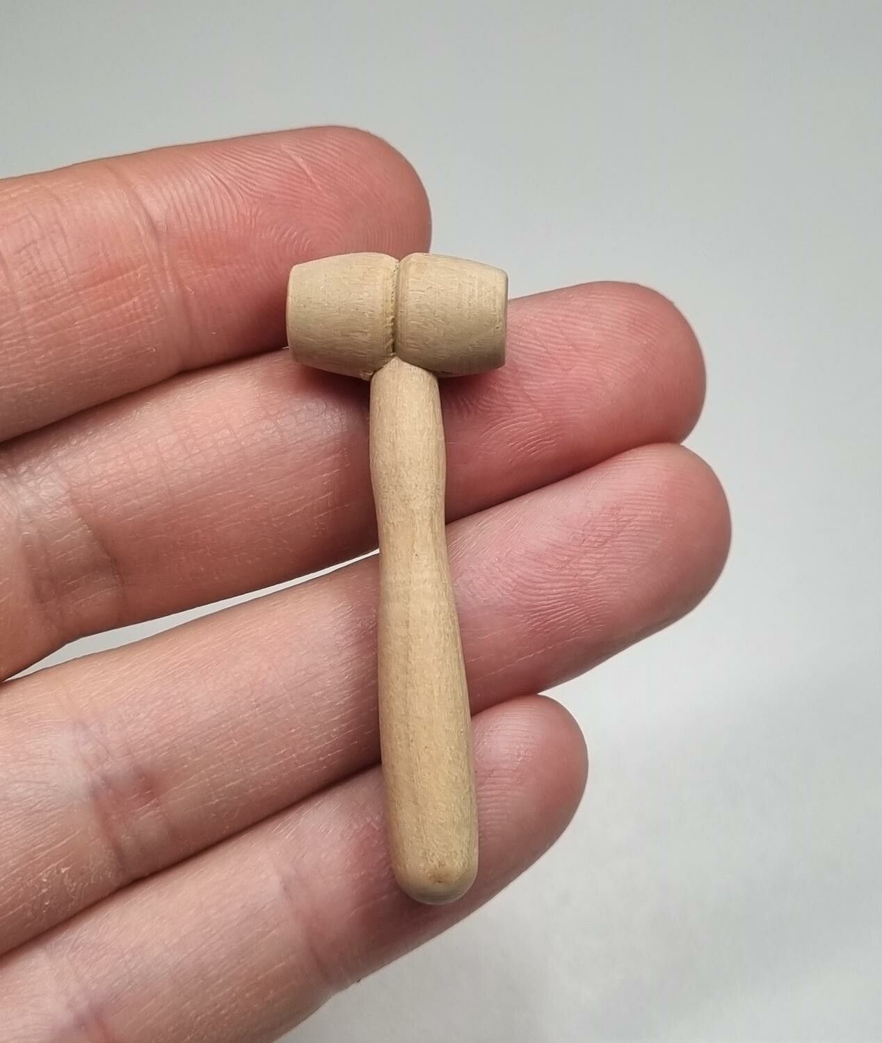 Klubba, hammare i trä - Miniatyr till dockskåp, tittskåp med mera