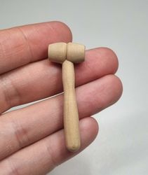 Klubba, hammare i trä - Miniatyr till dockskåp, tittskåp med mera