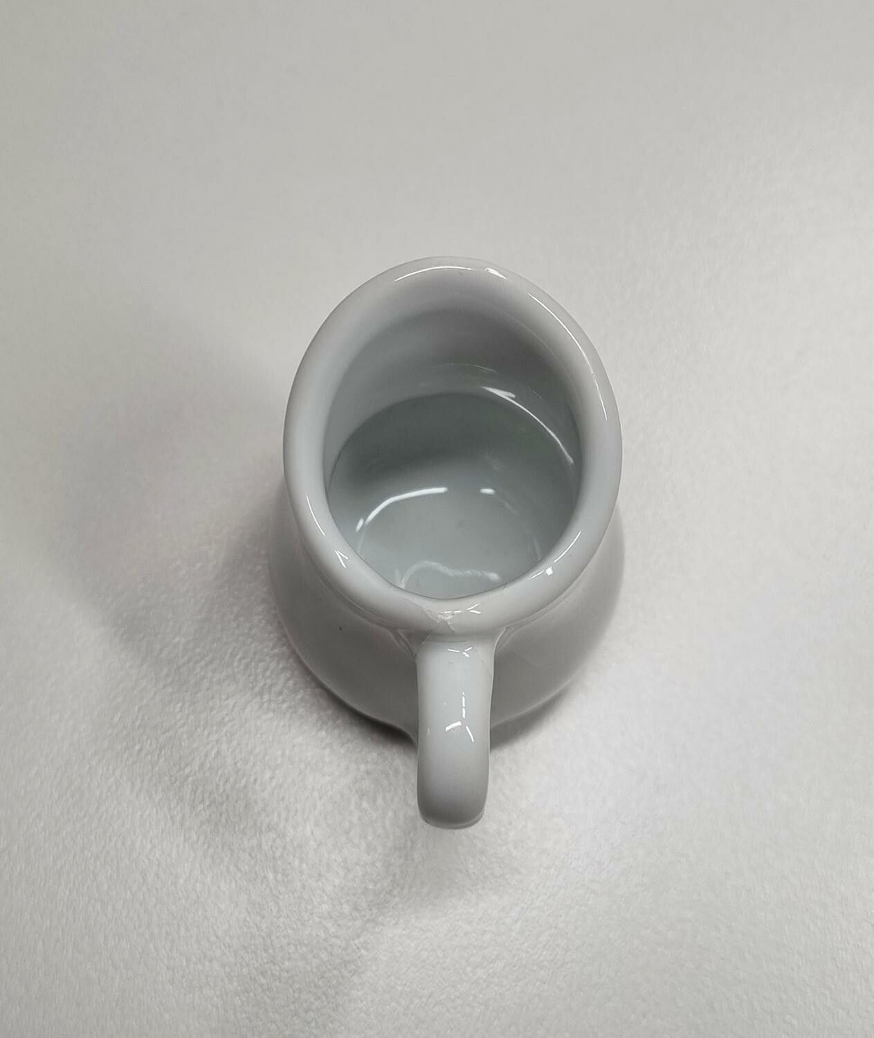 1 st vit liten mjölkkanna / tekanna, Miniatyr