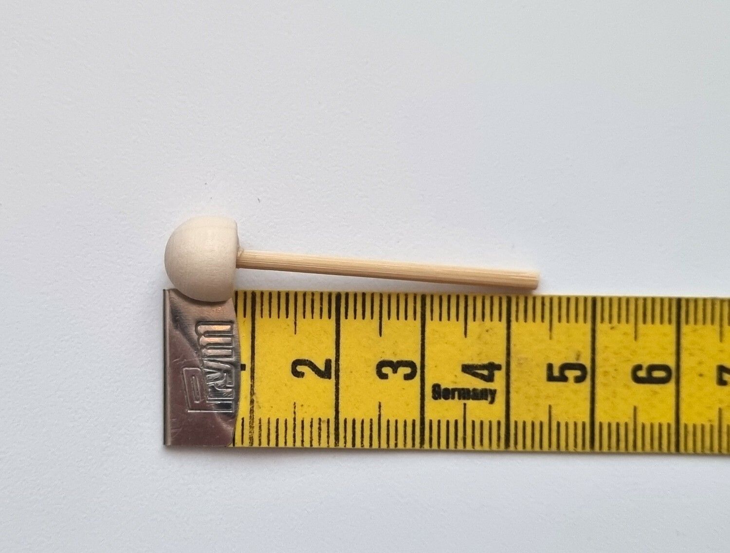 Klubba i trä - Miniatyr till dockskåp, tittskåp med mera