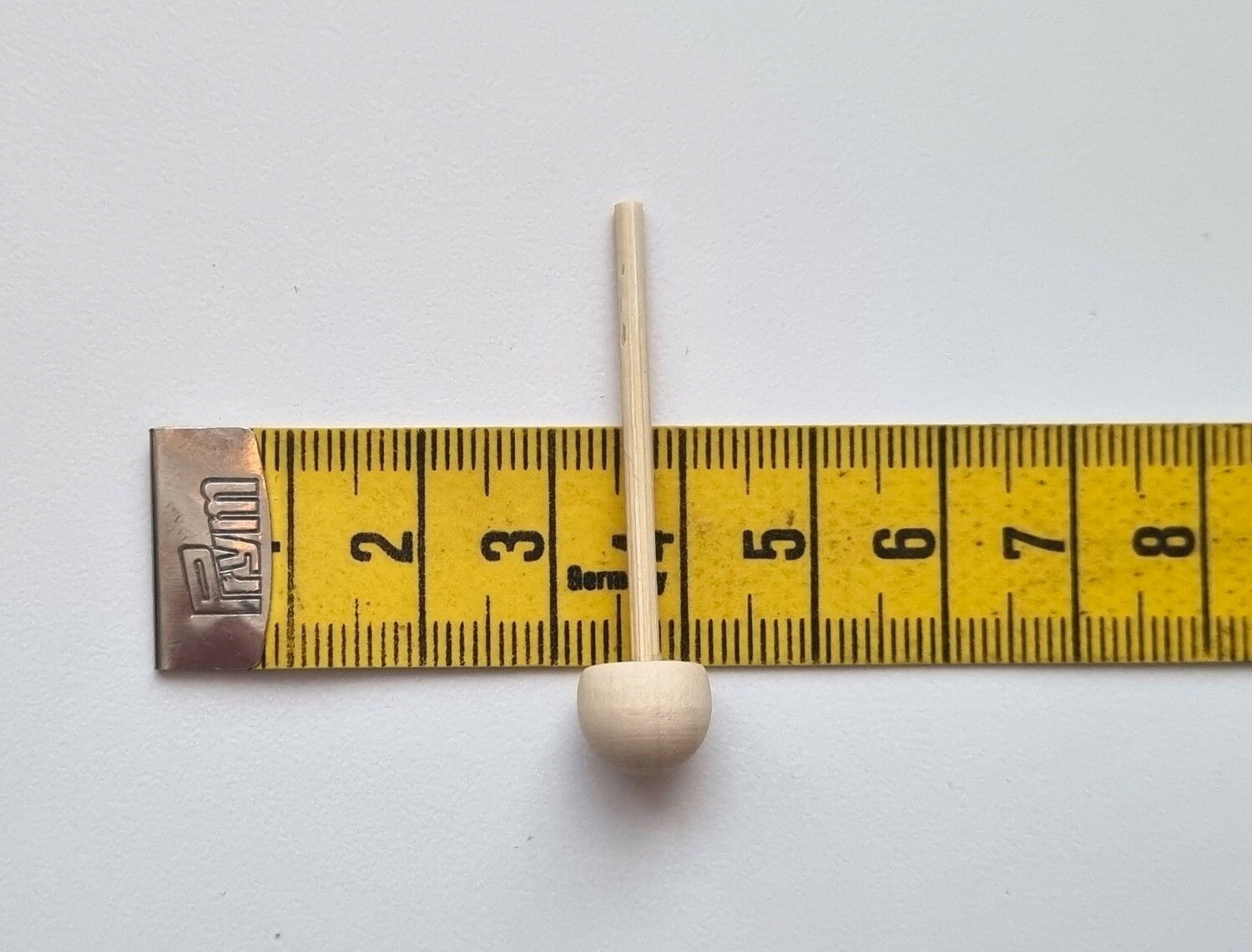 Klubba i trä - Miniatyr till dockskåp, tittskåp med mera