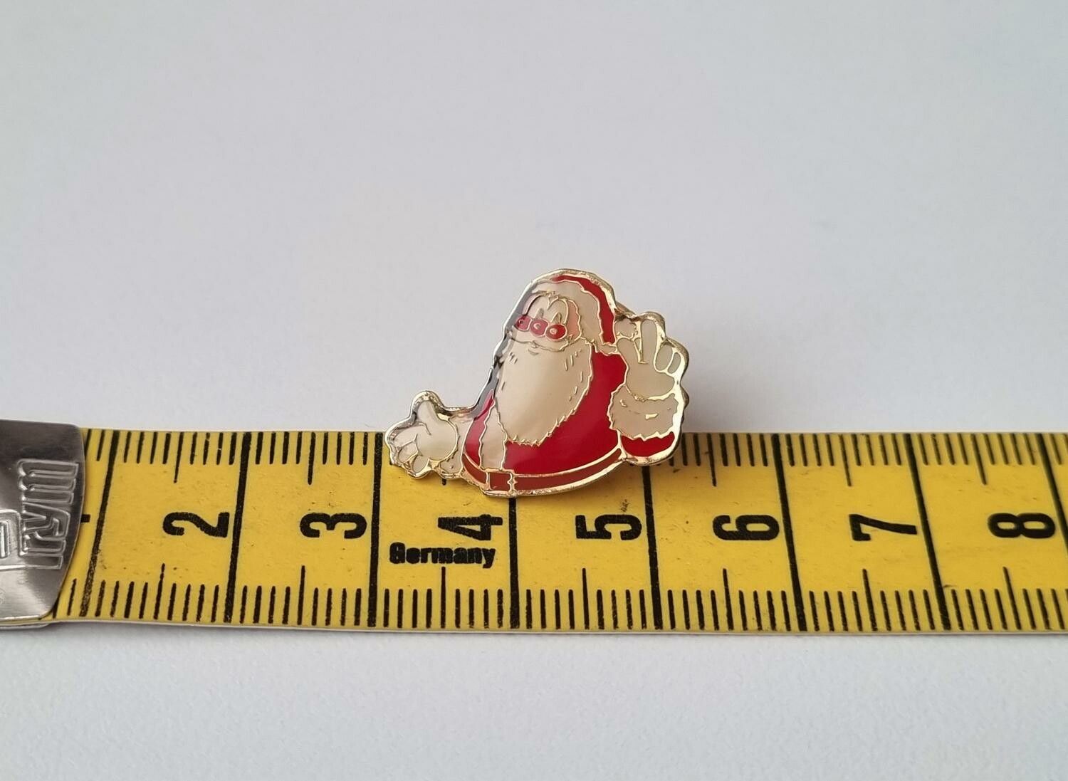 Pin jultomte. Disney