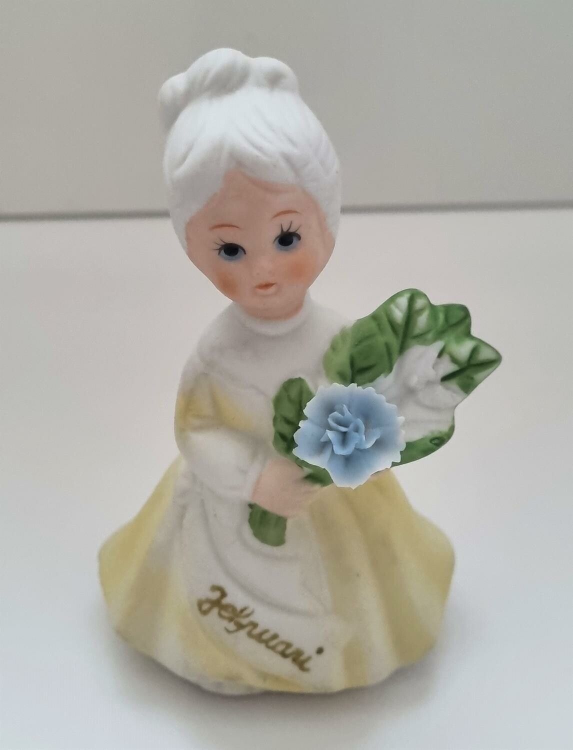 Figurin, dam som håller i en blombukett