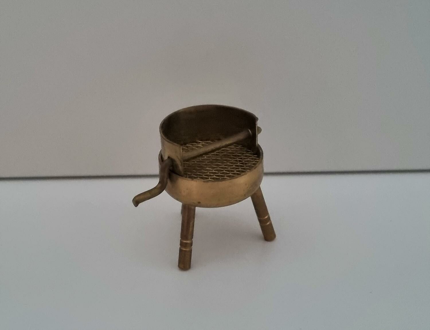 Grill, miniatyrgrill till dockhus, dockskåp / tittskåp med mera
