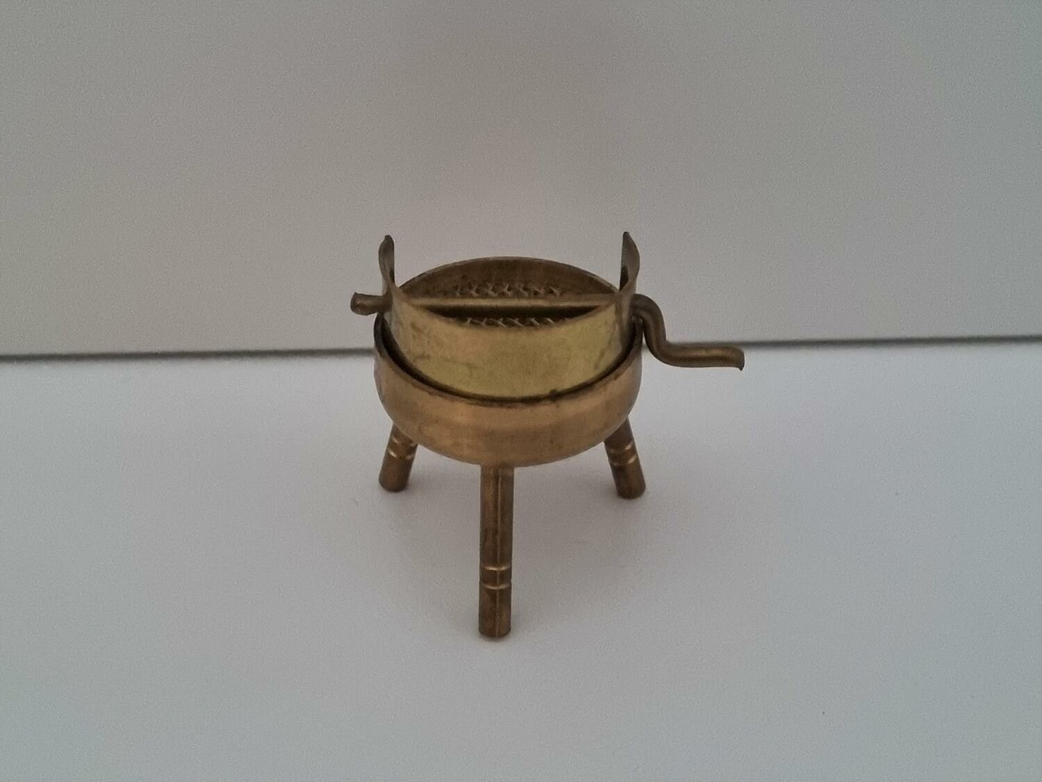 Grill, miniatyrgrill till dockhus, dockskåp / tittskåp med mera
