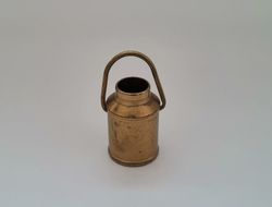Mjölkkanna, miniatyr till dockhus, dockskåp / tittskåp med mera