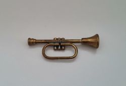 Trumpet, miniatyr till dockhus, dockskåp / tittskåp med mera