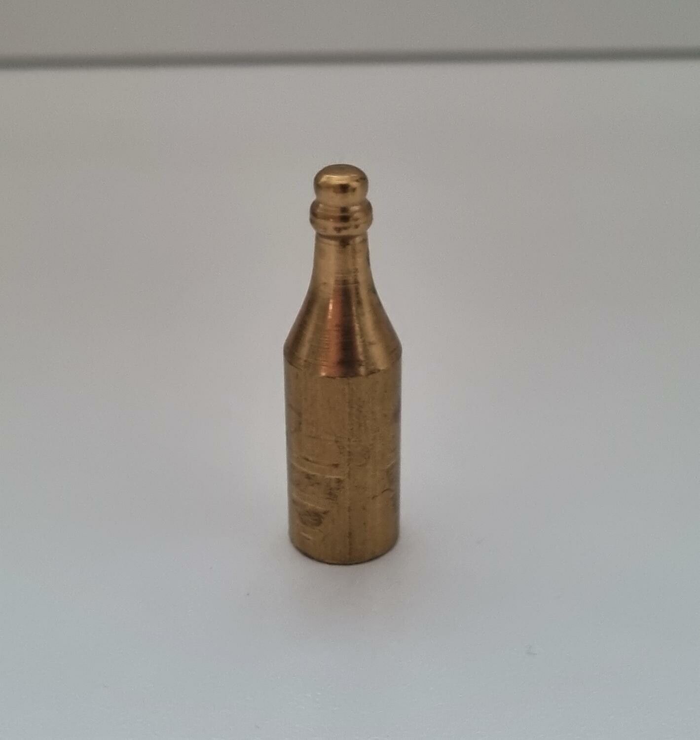 Flaska, miniatyr till dockhus, dockskåp / tittskåp med mera