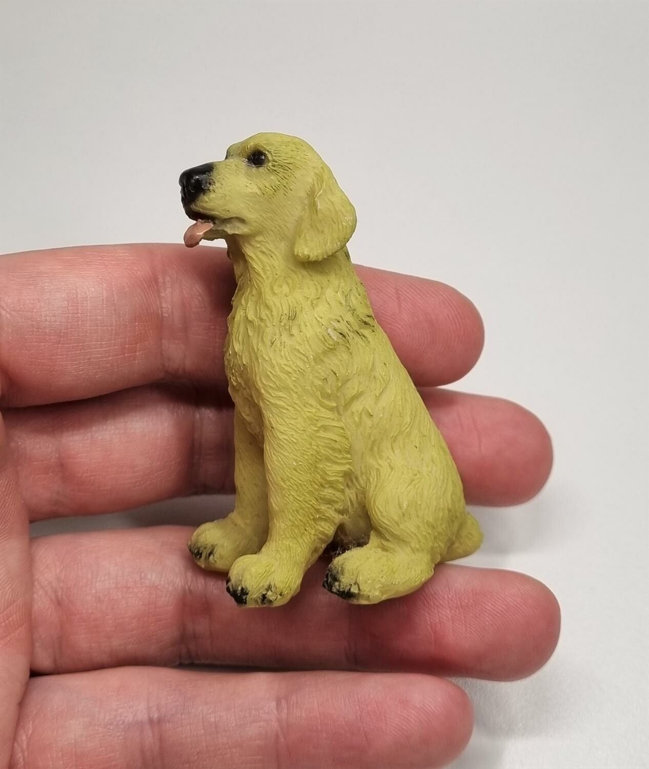 Hund miniatyr, miniatyrhund, minihund i porslin