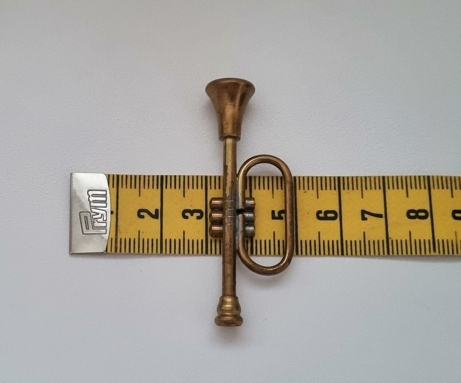 Trumpet, miniatyr till dockhus, dockskåp / tittskåp med mera