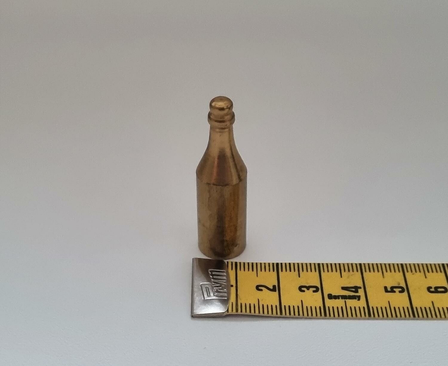 Flaska, miniatyr till dockhus, dockskåp / tittskåp med mera