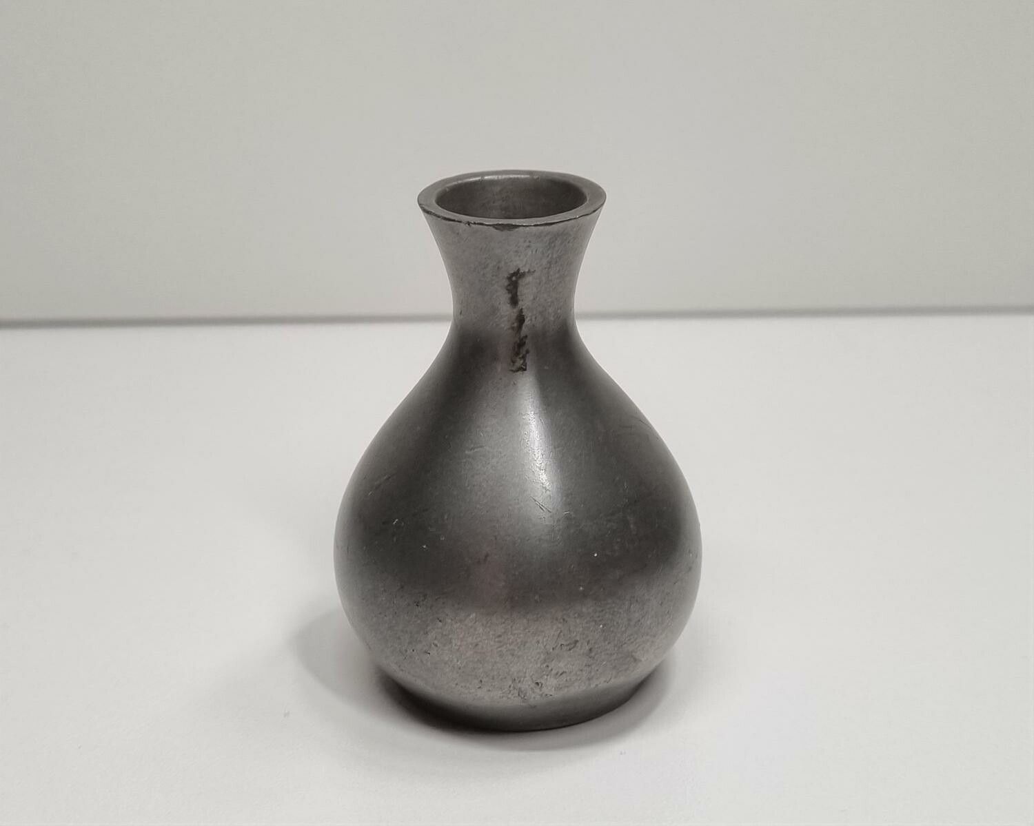 Vas, miniatyrvas, minivas / ljushållare. Just Denmark nr 2492 (år 1884 - 1943)