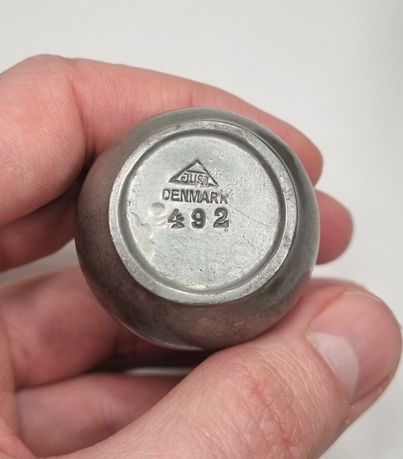 Vas, miniatyrvas, minivas / ljushållare. Just Denmark nr 2492 (år 1884 - 1943)